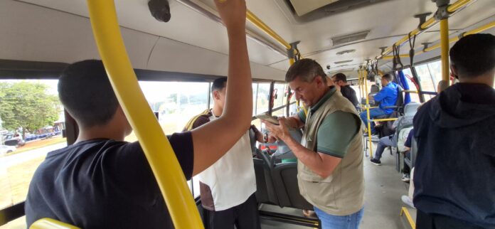 Pesquisa coleta opiniões de passageiros de ônibus do DF
