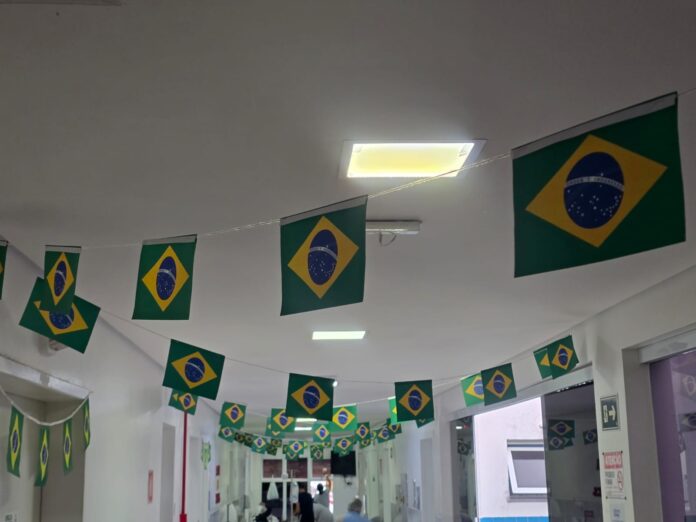 Ações de humanização proporcionam emoção da Copa do Mundo a pacientes no DF