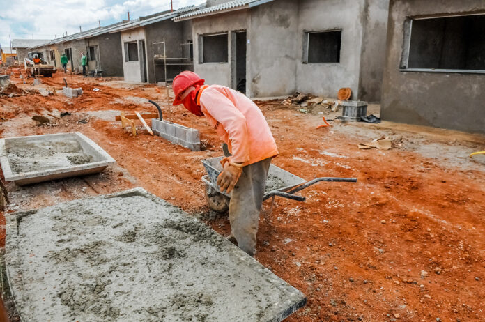 Agências do trabalhador disponibilizam vagas com salários de até R$ 4,5 mil nesta quinta-feira (18)