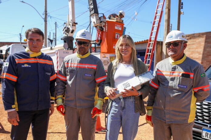 Santa Luzia recebe melhorias na iluminação pública e se prepara para a instalação de asfalto e rede de esgoto