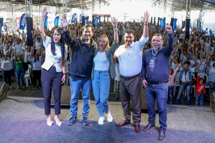Fábrica Social inicia formação de 800 alunos em áreas como maquiagem e costura