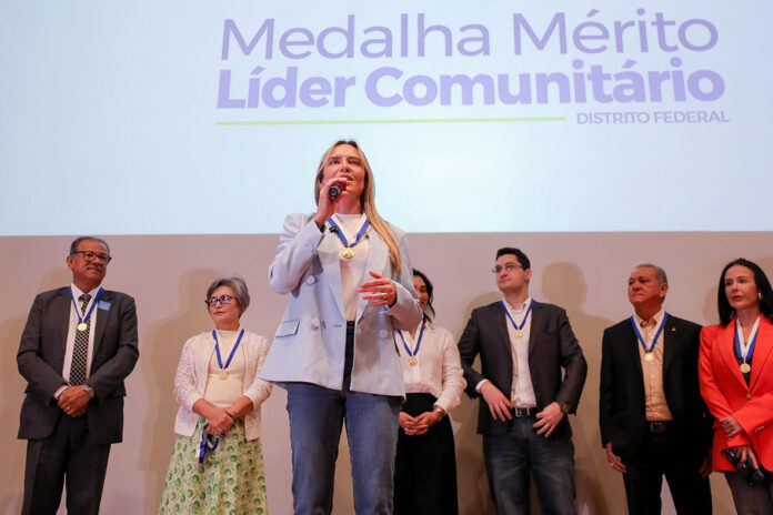 Líderes comunitários são homenageados pelo GDF na Câmara Legislativa