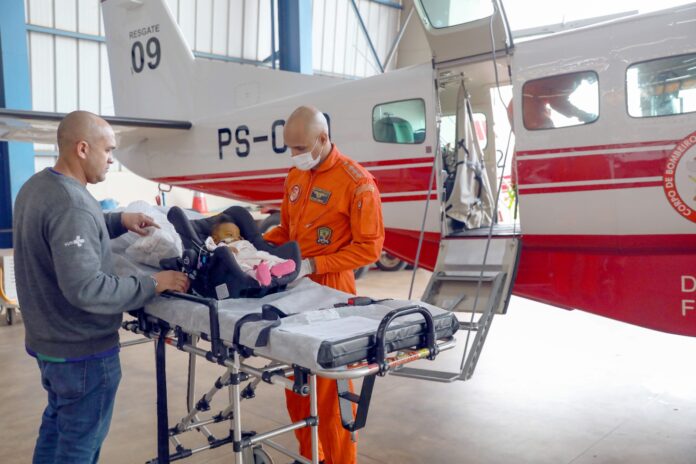 Corpo de Bombeiros do DF transporta bebê para transplante de fígado no Paraná