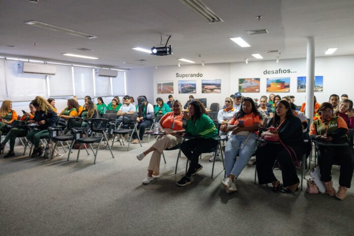 SLU oferece capacitação para equipes de orientação sobre resíduos no DF