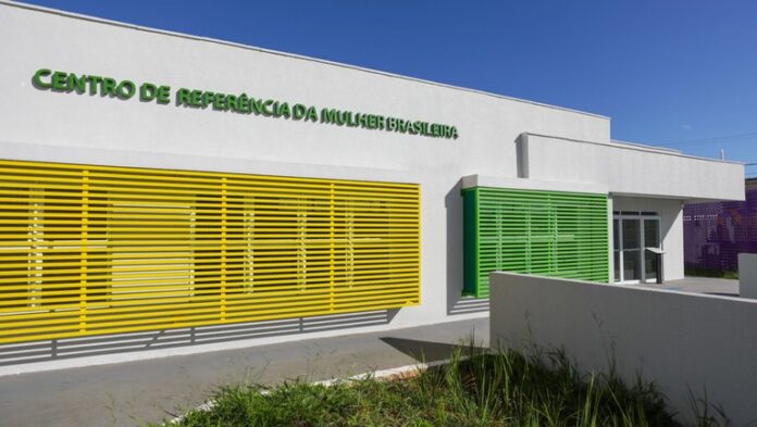 Centros de referência da mulher brasileira promovem feira solidária