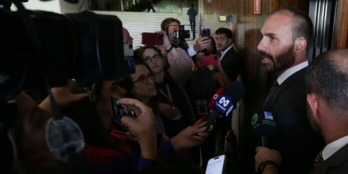 STF declara Eduardo Bolsonaro inelegível e o condena a 4 anos de prisão