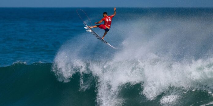 Brasil mantém quatro surfistas na etapa de Saquarema