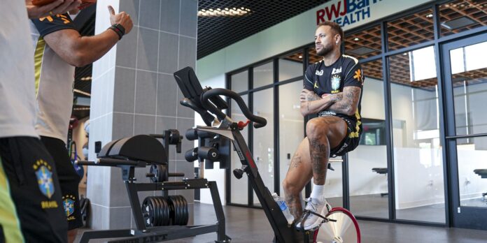 Copa do Mundo: CBF informa que exames de Neymar mostram boa evolução