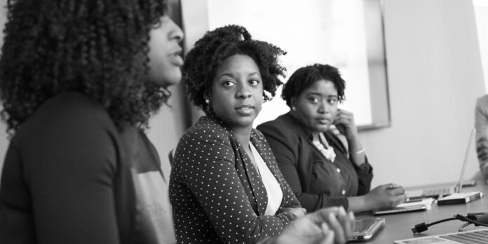 Estudo revela que desemprego entre mulheres negras jovens atinge 24,7%