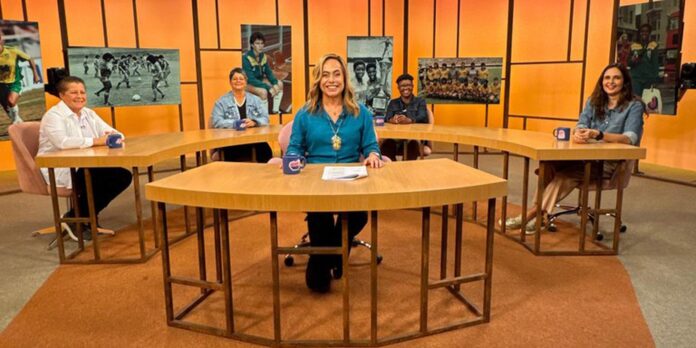 Sem Censura recebe pioneiras do futebol a um ano da Copa do Mundo no Brasil