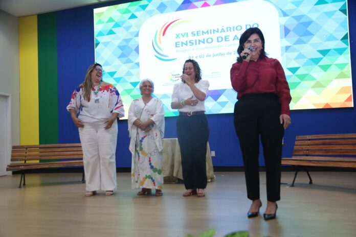 Professores de Arte da rede estadual participam de seminário educativo