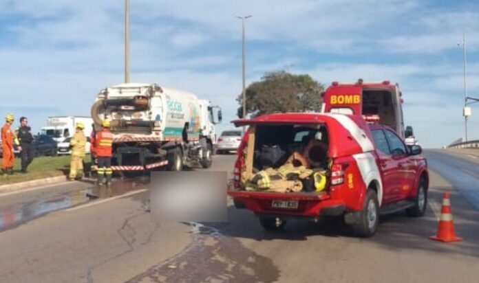 Motociclista morre em grave acidente com caminhão de limpeza na DF-004