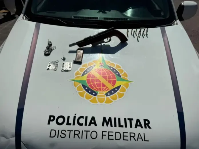 PMDF apreende menor e prende dupla armada minutos após série de roubos, recuperando pertences das vítimas