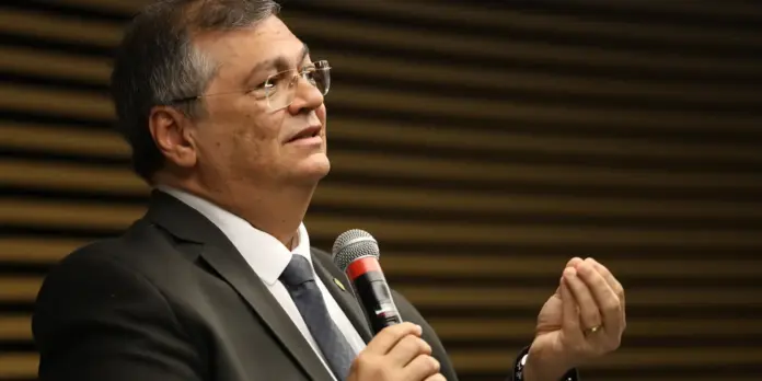 Dino encaminha à PF esclarecimentos de partidos sobre administração de emendas
