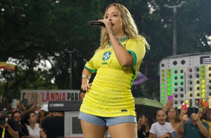 Ju Marques faz show gratuito em Brasília