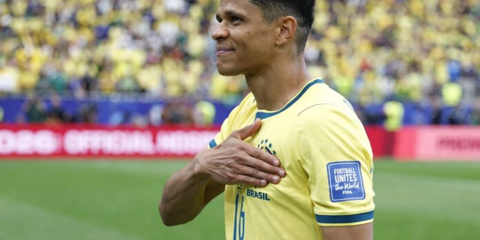 Douglas Santos utiliza experiência do ouro olímpico na busca pelo hexacampeonato