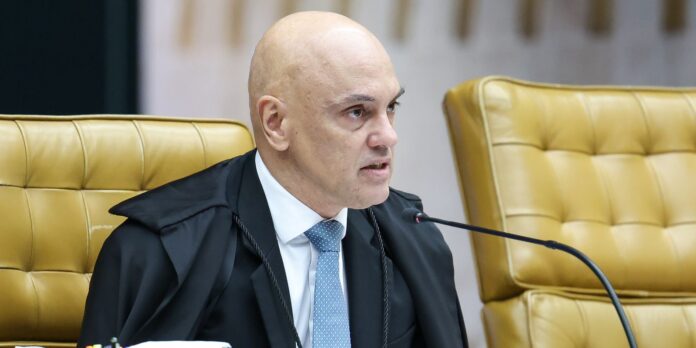 Moraes determina prazo de 10 dias para PF ouvir Flávio no caso de calúnia contra Lula
