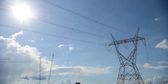Aneel realiza leilão de quatro lotes de transmissão de energia