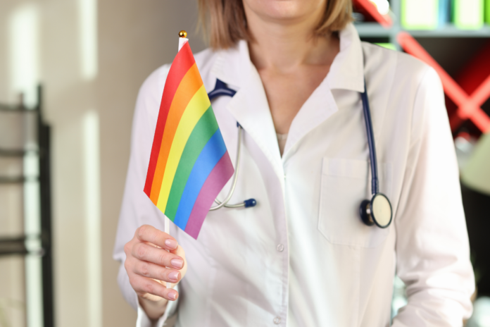 Capacitação melhora acolhimento e atendimento à população LGBTQIA+ em hospitais do DF