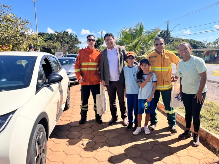 Blitz educativa promove prevenção a incêndios florestais em Brazlândia