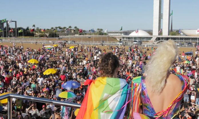 Parada do Orgulho LGBT 2026 e Capital Moto Week oferecem 124 vagas para ambulantes