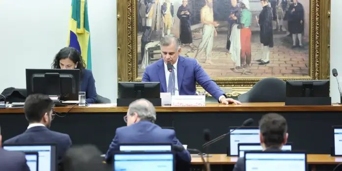 CCJ da Câmara aprova proposta que extingue aposentadoria como punição para juízes