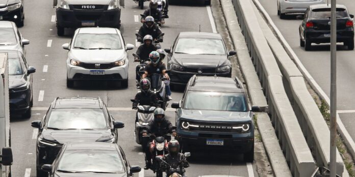 Justiça determina que prefeitura de São Paulo autorize Uber Moto