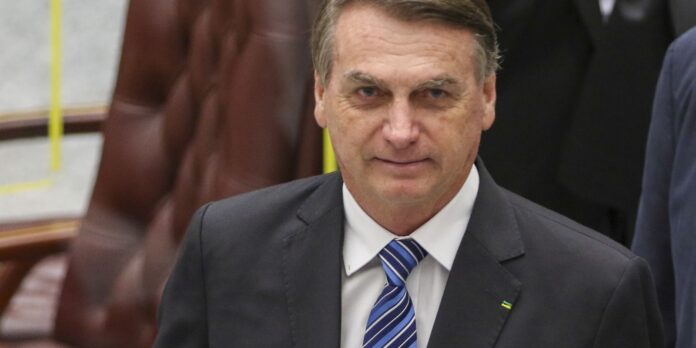 Alexandre de Moraes determina a manutenção da prisão domiciliar de Bolsonaro