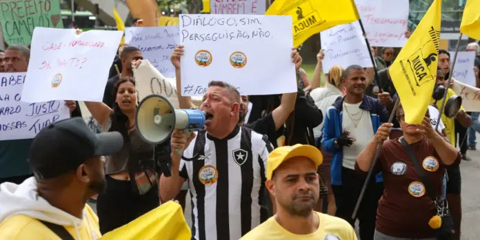 Camelôs realizam protesto contra programa da prefeitura do Rio de Janeiro