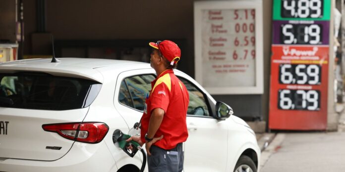 Aumento do etanol na gasolina gera debate sobre impacto em veículos