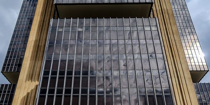 BC indica desaceleração da inflação, mas permanece atento a riscos