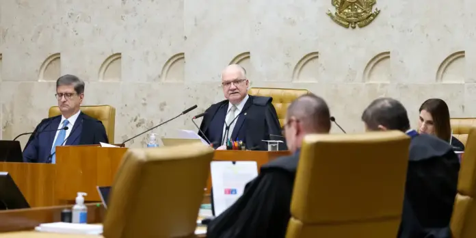 Fachin afirma que críticas não enfraquecem o STF, mas fortalecem a democracia