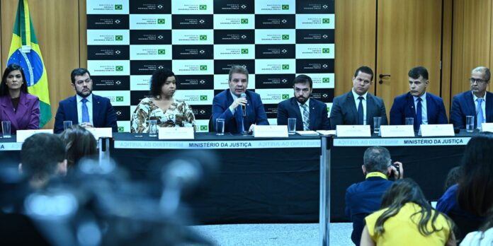 MJ apresenta detalhes da operação para desarticular ataques a Brasília