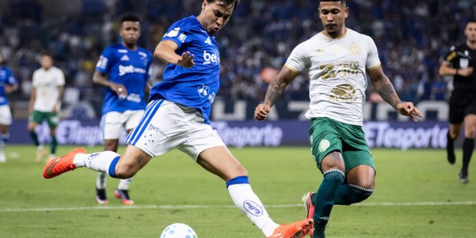 Cruzeiro e Grêmio, os maiores campeões, avançam às quartas de final da Copa do Brasil