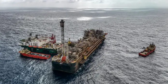 Petroleiros solicitam maior controle estatal da Petrobras e redução de repasses a acionistas