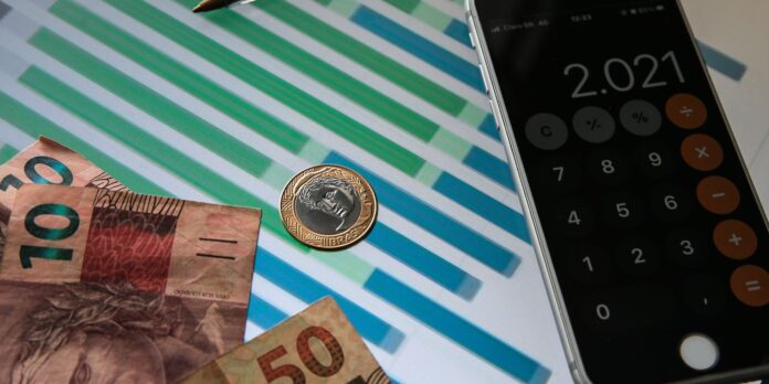 Mercado revisa para baixo expectativa da Selic em 2026 pela primeira vez desde março