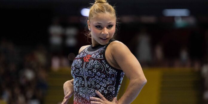 Flávia Saraiva é campeã no solo e na trave no Campeonato Brasileiro