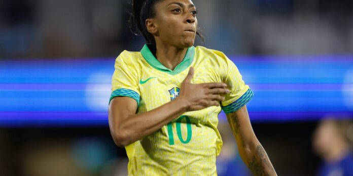 Barcelona anuncia contratação de Kerolin com valor recorde no futebol feminino brasileiro