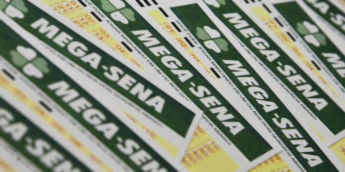 Prêmio da Mega-Sena acumula e chega a R$ 165 milhões após ninguém acertar os números sorteados
