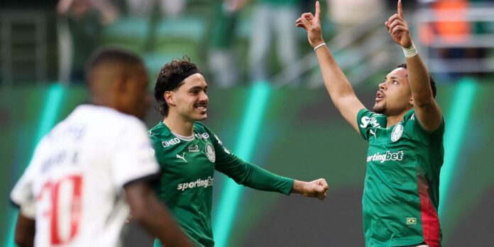 Palmeiras vence Vasco por 4 a 1 e aumenta vantagem no Brasileirão