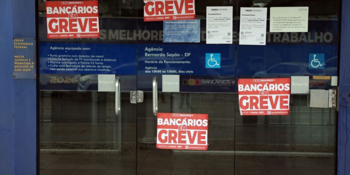 Bancários não aceitam proposta da Caixa e continuam greve nacional