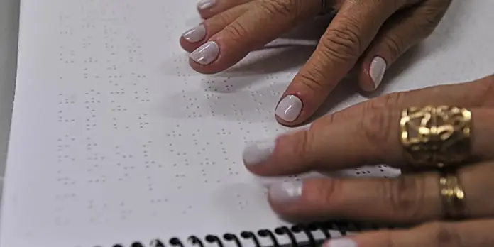 Cuidado multiprofissional e inteligência artificial são alternativas para reabilitação visual