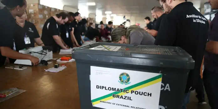Cerca de 1 milhão de brasileiros no exterior poderão participar das eleições
