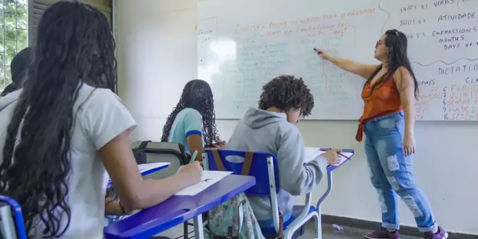 Escolas privadas fora de locais de votação terão aulas durante eleições no DF