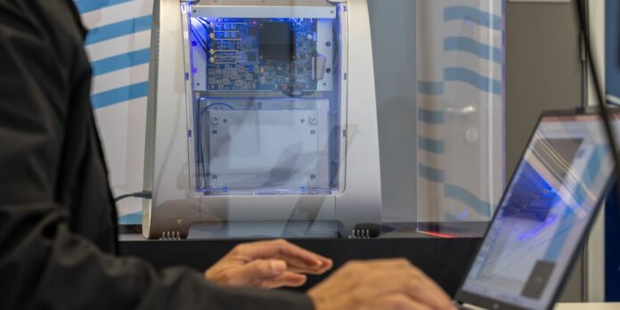 Senai inicia uso de novo computador quântico educacional