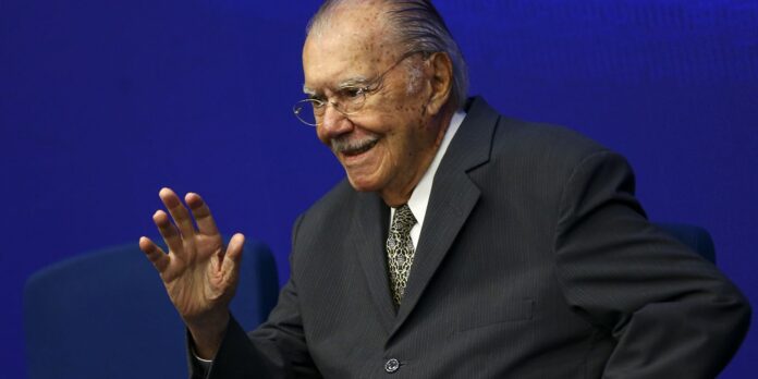Sarney é internado no Hospital Sírio-Libanês para tratamento de pneumonia