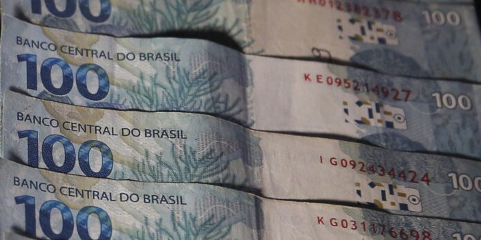 Déficit de R$ 10 bilhões nas contas públicas em agosto