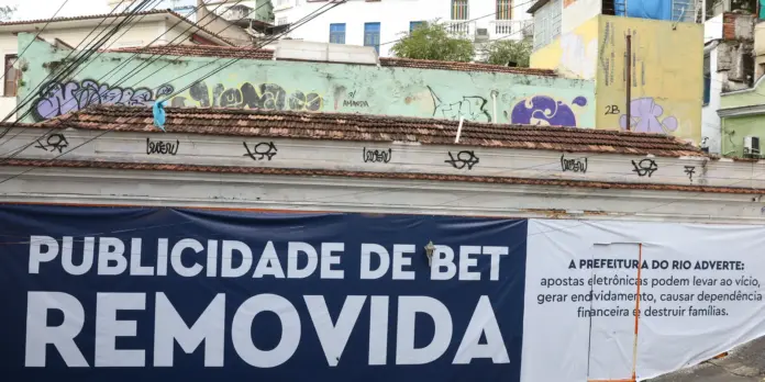 Entenda como as apostas afetaram a saúde financeira dos brasileiros