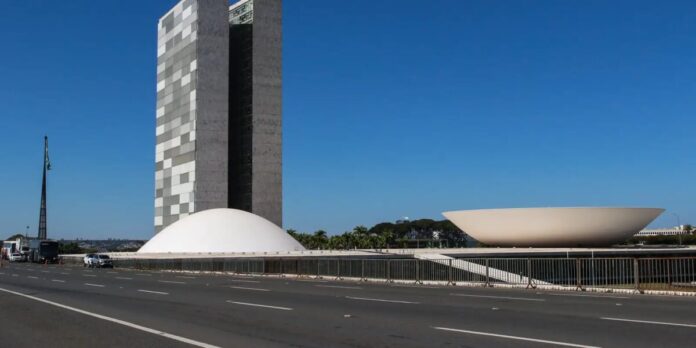 Votação de MP que zera “taxa das blusinhas” é adiada