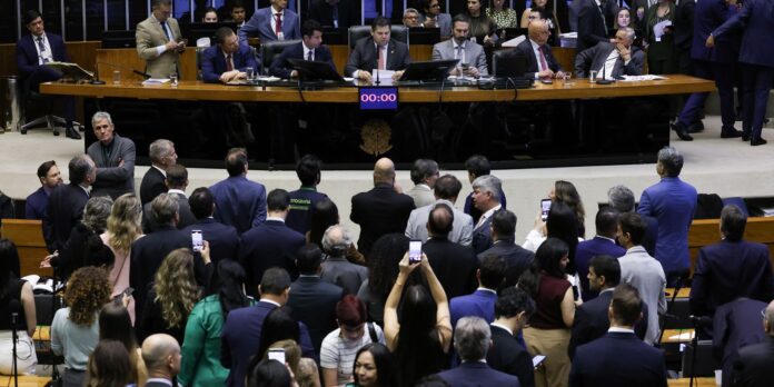 Alcolumbre agenda votação da PEC que extingue a 6x1 para quarta-feira